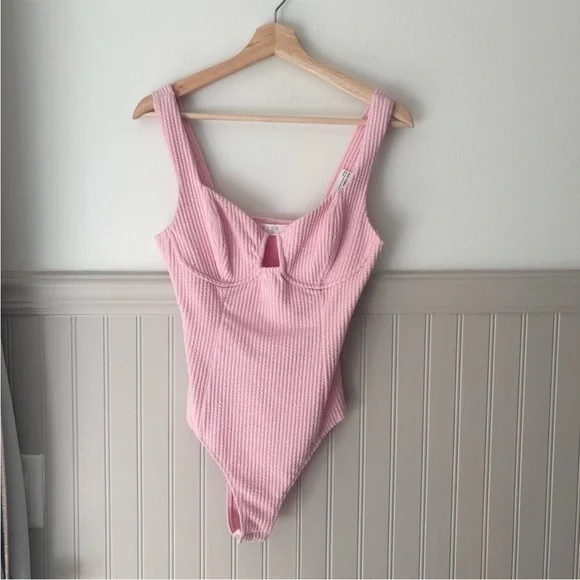 Astr Pink Ribbed Bodysuit size medium - Picture 3 of 8